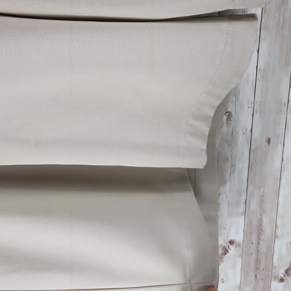 Liz Claiborne, Women's Khaki shorts, length 20 1/2 ", great condition, Sz 18W - Picture 7 of 7